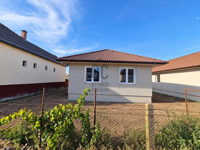 Eladó családi ház, Alsónémediben 118.9 M Ft, 4 szobás
