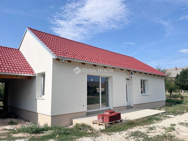 Eladó családi ház, Söptén 94.9 M Ft, 4 szobás