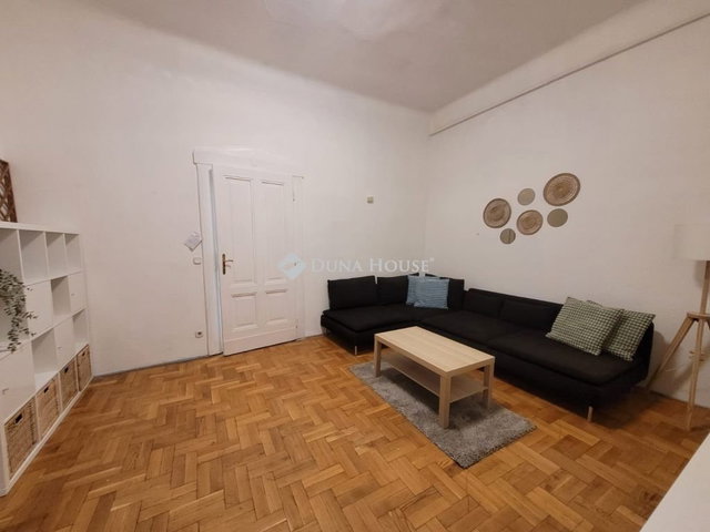 Eladó téglalakás, Budapesten, V. kerületben 109 M Ft, 2 szobás