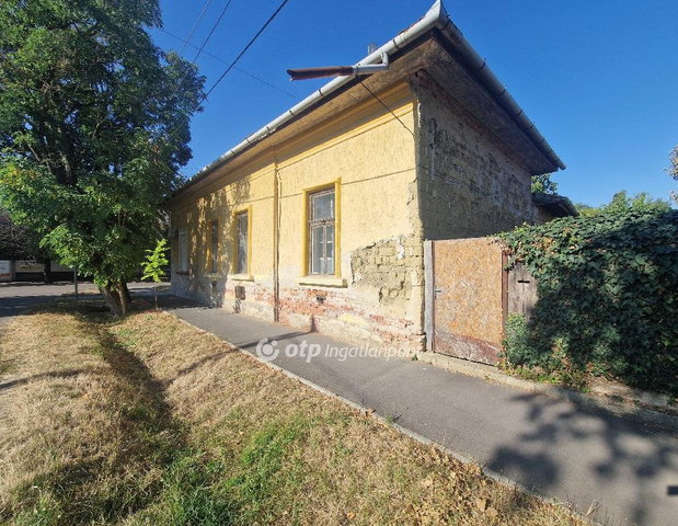 Eladó téglalakás, Karcagon 33 M Ft, 3 szobás
