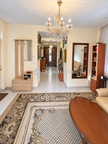 Eladó családi ház, Balatonalmádiban 99.9 M Ft, 7 szobás