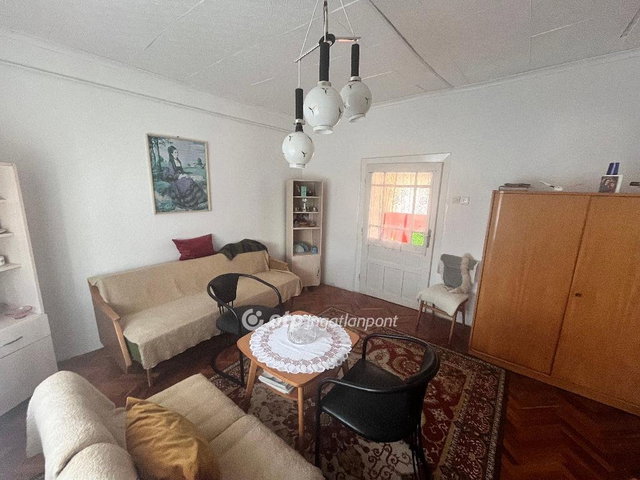 Eladó családi ház, Szomolyán 19.9 M Ft, 2 szobás