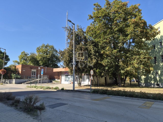 Eladó üzlethelyiség, Százhalombattán 99.5 M Ft