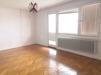 Eladó téglalakás