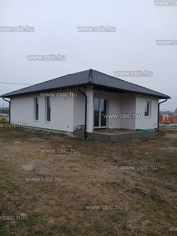 Eladó családi ház, Kiskunlacházán 77.35 M Ft, 4 szobás