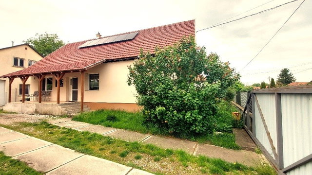 Kiadó családi ház, albérlet, Arnóton 350 E Ft / hó, 4 szobás