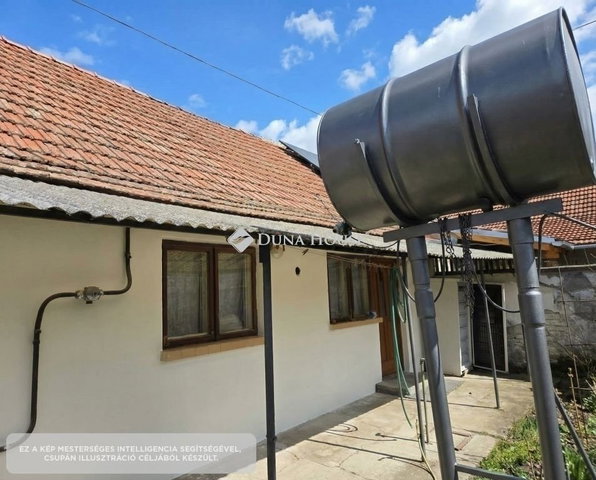 Eladó családi ház, Szegeden 24.9 M Ft, 2 szobás