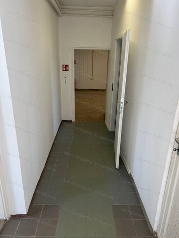 Kiadó üzlethelyiség, Komáromban 350 E Ft / hó, 1 szobás