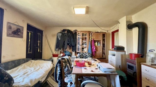 Eladó családi ház, Szekszárdon 16 M Ft, 2 szobás