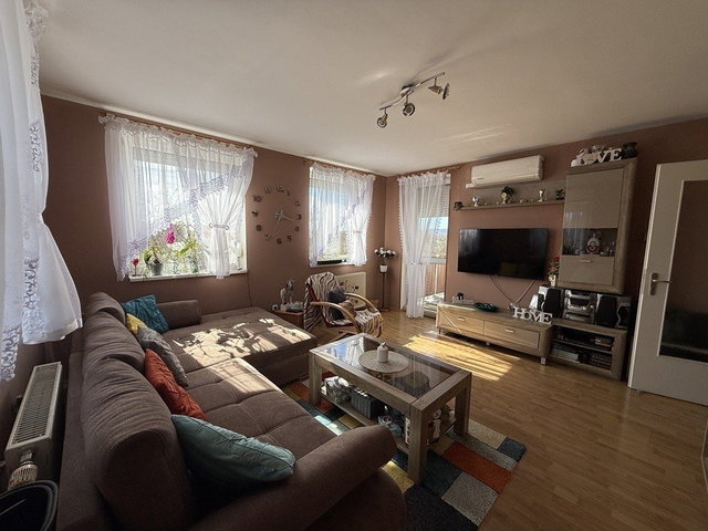 Eladó téglalakás, Veszprémben 72.9 M Ft, 2+1 szobás