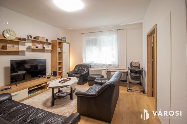 Eladó téglalakás, Békéscsabán 27.99 M Ft, 3 szobás
