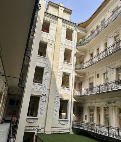 Eladó téglalakás, Budapesten, V. kerületben 97 M Ft, 1 szobás