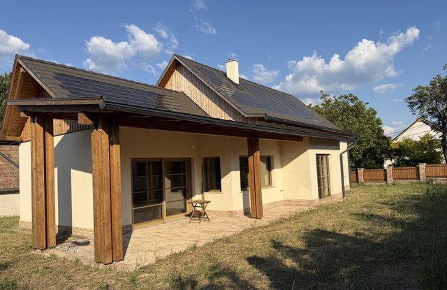 Eladó családi ház, Perbálon 189.9 M Ft, 4 szobás