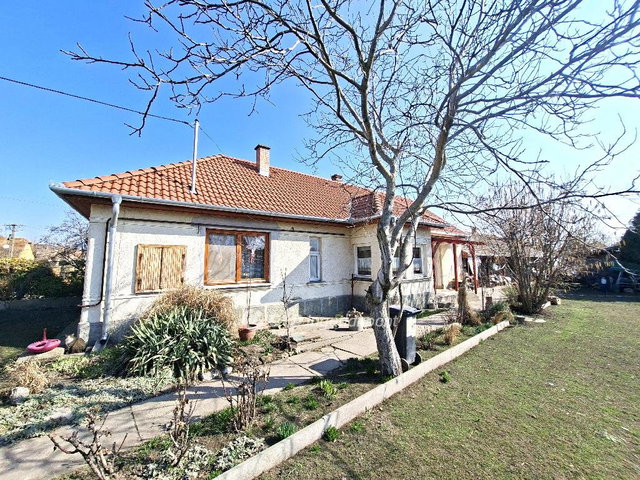 Eladó családi ház, Ráckeresztúron 67.99 M Ft, 5 szobás