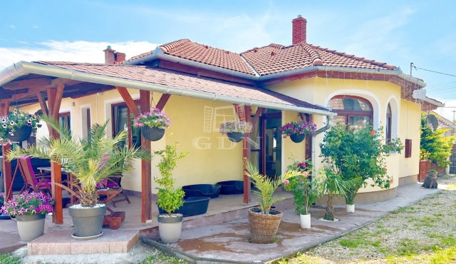 Eladó családi ház, Nyőgéren 97.682 M Ft, 4 szobás