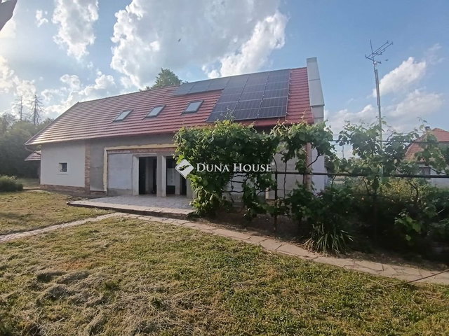 Eladó családi ház, Bakonybánkon 42 M Ft, 2 szobás