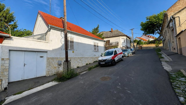 Eladó családi ház, Pécsett, Dugonics utcában 31.9 M Ft