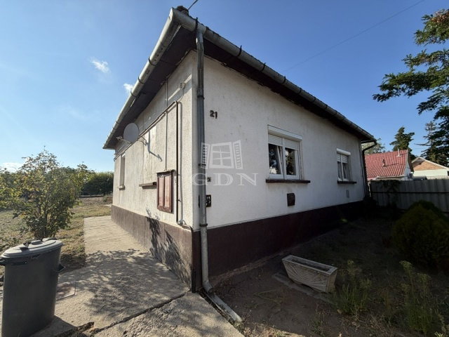 Eladó családi ház, Sándorfalván 59.9 M Ft, 4 szobás