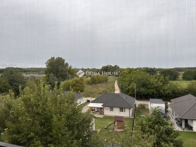 Eladó téglalakás, Komáromban 49 M Ft, 3 szobás