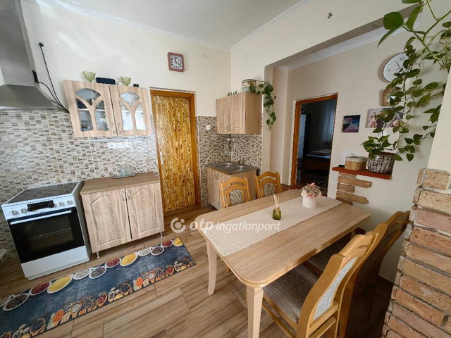 Eladó családi ház, Szeghalmon 49.99 M Ft, 2 szobás