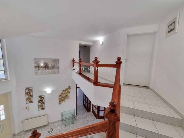 Eladó családi ház, Kápolnásnyéken 189 M Ft, 6 szobás