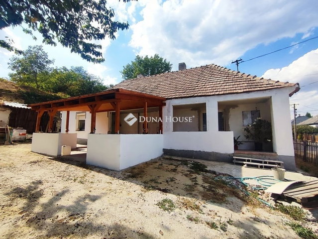 Eladó családi ház, Súron 39.9 M Ft, 2 szobás