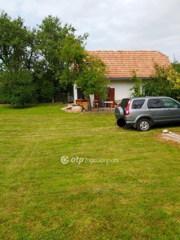 Eladó családi ház, Epölön 29.9 M Ft, 1 szobás