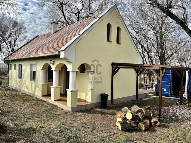 Eladó nyaraló, Dunaszentpálon 120 M Ft, 3 szobás