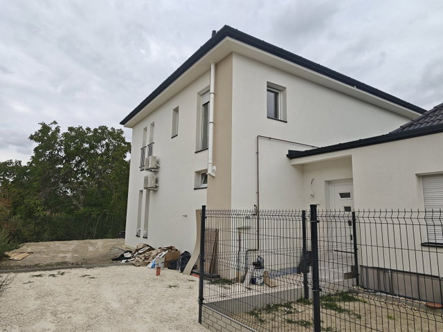 Eladó ikerház, Százhalombattán, Kertész utcában 99.9 M Ft