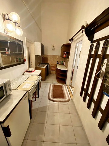 Eladó téglalakás, Budapesten, VI. kerületben, Nagymező utcában