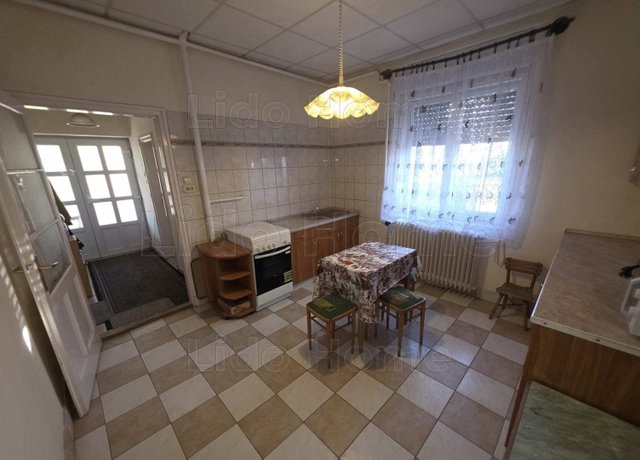 Eladó családi ház, Székesfehérvárott 72 M Ft, 2 szobás