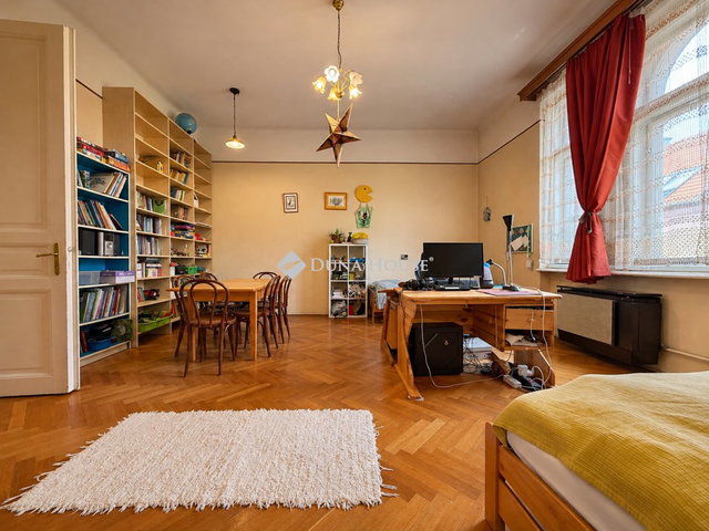 Eladó téglalakás, Budapesten, VI. kerületben 101.9 M Ft