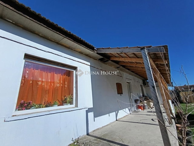 Eladó családi ház, Tápiószentmártonon 30 M Ft, 4 szobás