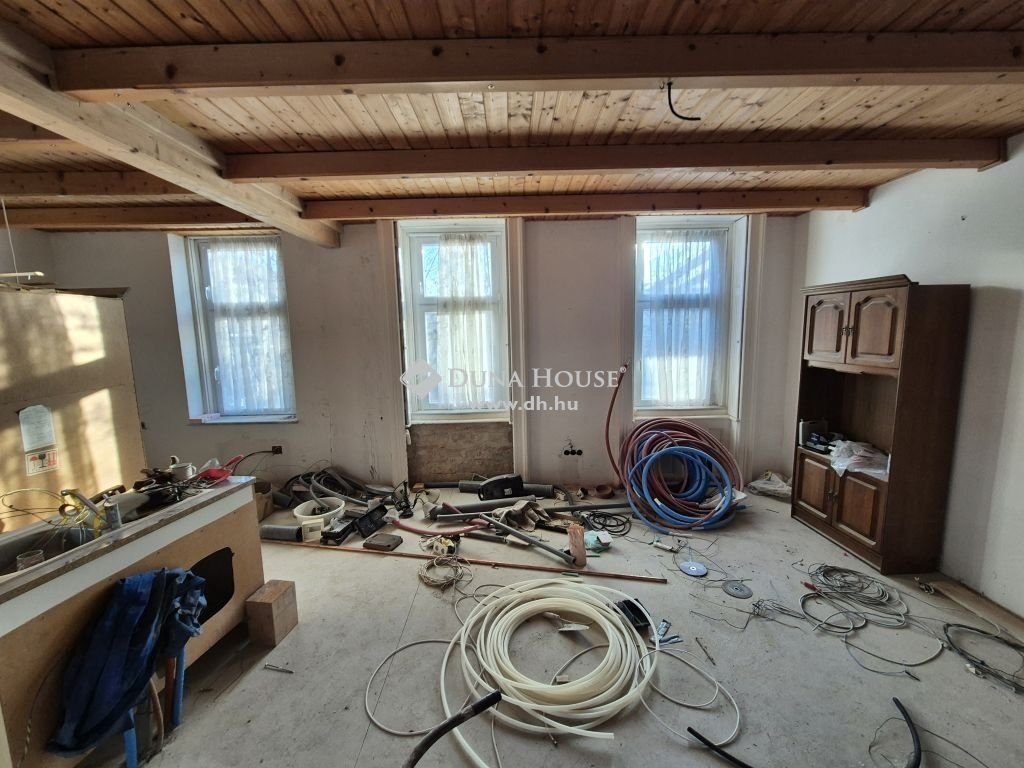 10 bed · 1075m² · 399.000.000 ft