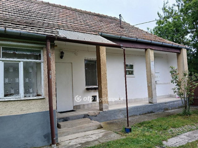 Eladó családi ház, Apcon 19.9 M Ft, 3 szobás