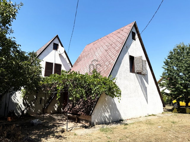 Eladó nyaraló, Balatonszárszón 44 M Ft, 4 szobás