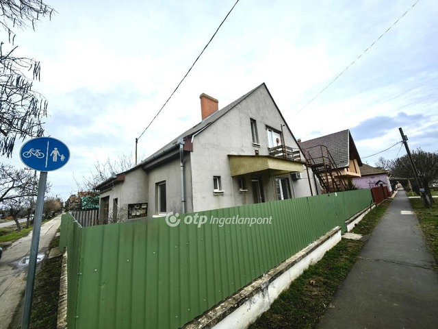Eladó családi ház, Túrkevén 23.99 M Ft, 1+2 szobás