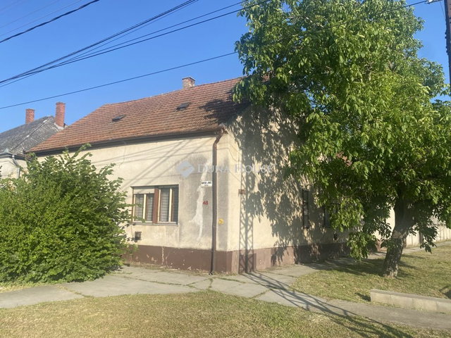 Eladó családi ház, Kapuváron 28.9 M Ft, 5 szobás
