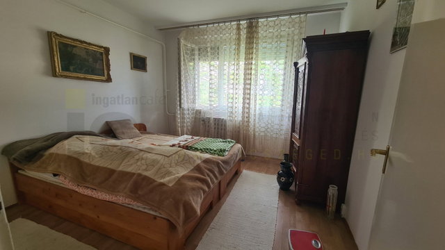 Eladó téglalakás, Szegeden, Kereszttöltés utcában 52 M Ft