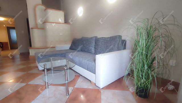 Eladó családi ház, Zalakaroson 95 M Ft, 11 szobás
