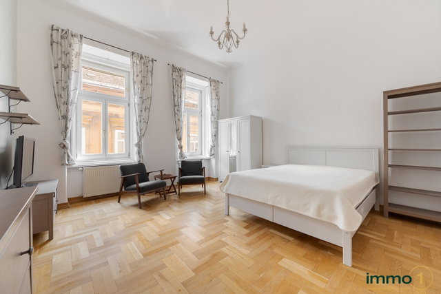 Eladó téglalakás, Budapesten, VI. kerületben, Nagymező utcában