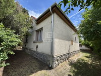 Eladó családi ház, Komáromban 59.99 M Ft, 2 szobás