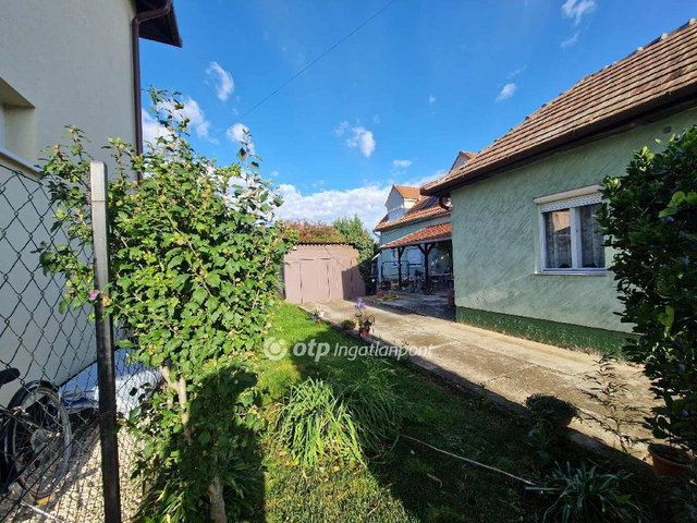 Eladó családi ház, Gyálon 159 M Ft, 5+3 szobás