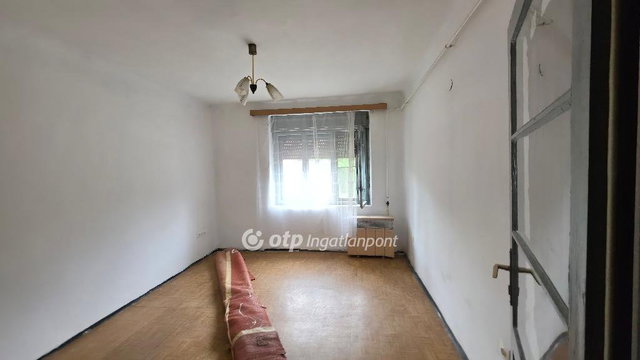 Eladó családi ház, Kisújszálláson 19.5 M Ft, 2 szobás