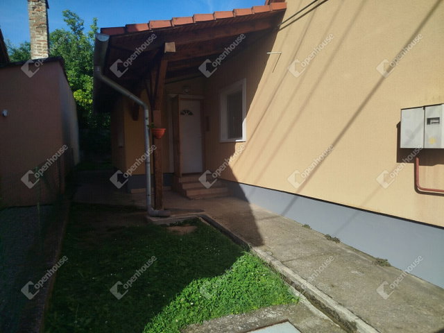 Eladó családi ház, Kaposváron 27.9 M Ft, 2 szobás