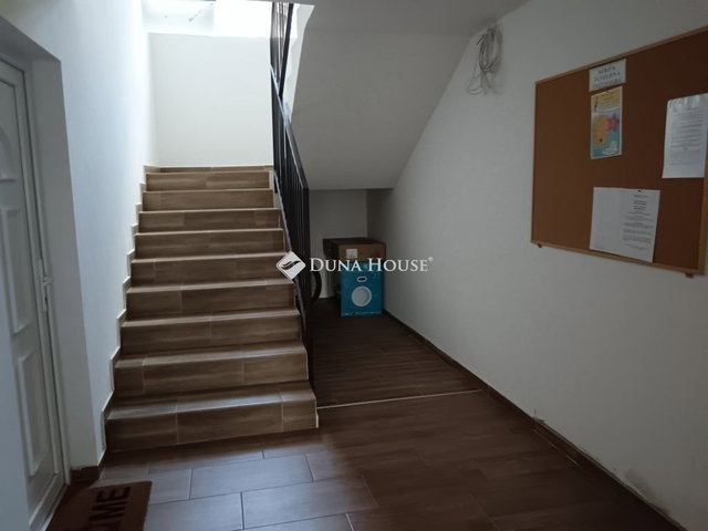 Eladó téglalakás, Üllőn 76 M Ft, 3 szobás