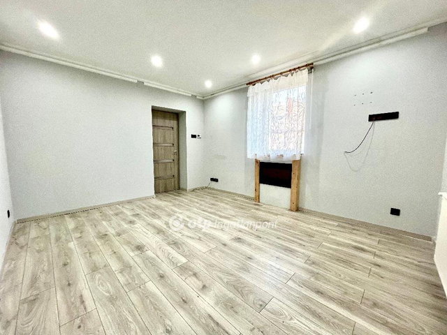Eladó családi ház, Hajdúszováton 29.99 M Ft, 1 szobás