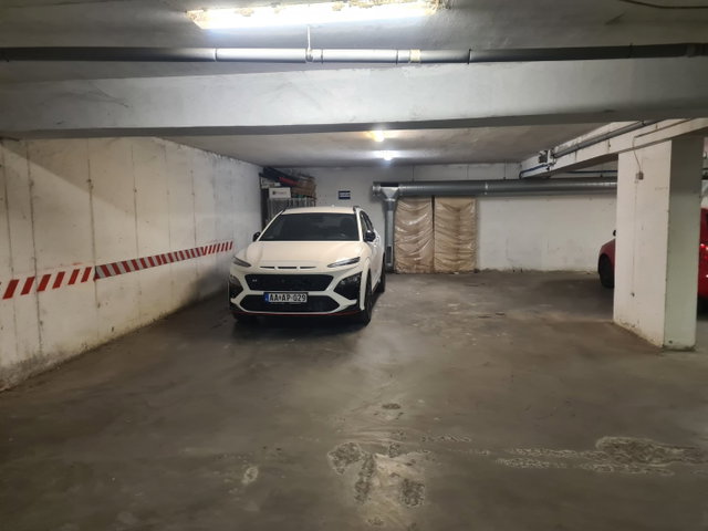 Eladó garázs, Győrött, Szarvas utcában 6.9 M Ft