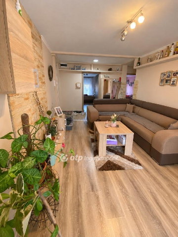 Eladó panellakás, Dunaföldváron 33 M Ft, 3 szobás