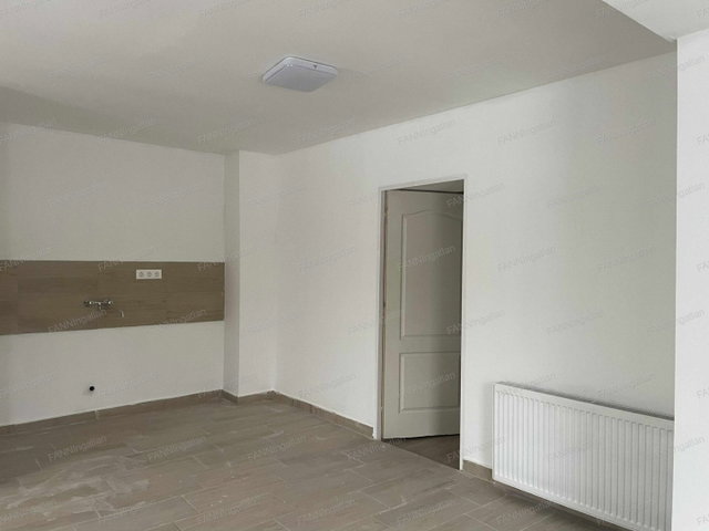Eladó családi ház, Lábatlanon 27.9 M Ft, 2 szobás